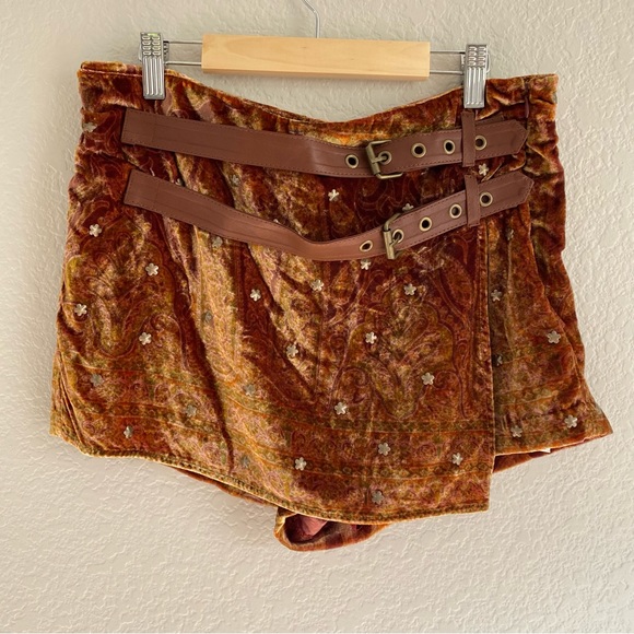 NWOT Free People Paisley Punk Velvet Skort size 6 - Picture 10 of 10